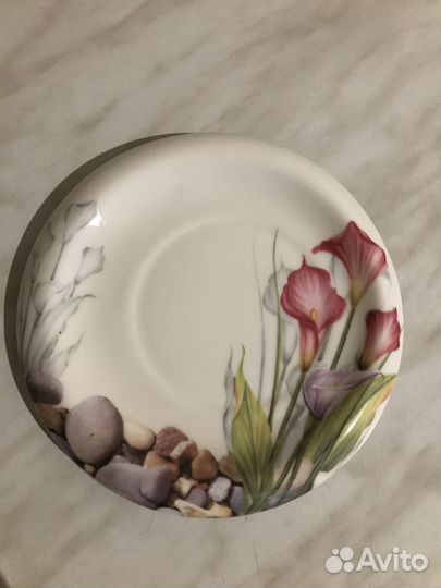 Фарфоровые кружки для чая