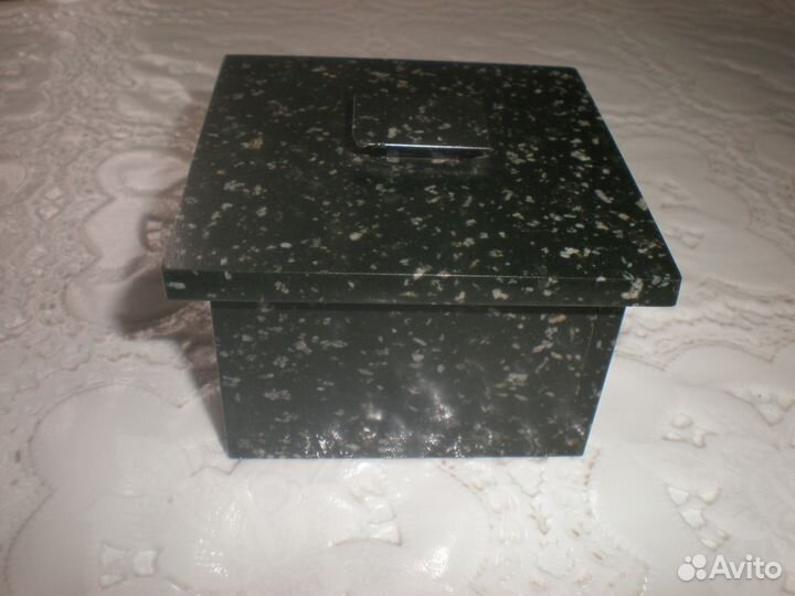 Шкатулка из камня змеевик