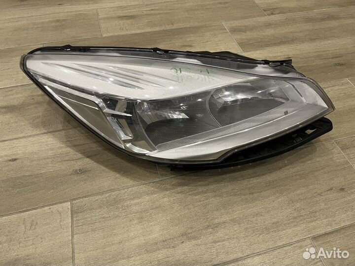 Фара правая Ford Kuga 2