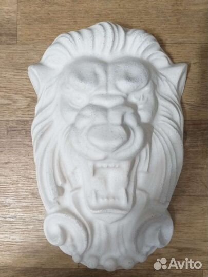 Барельеф Голова льва