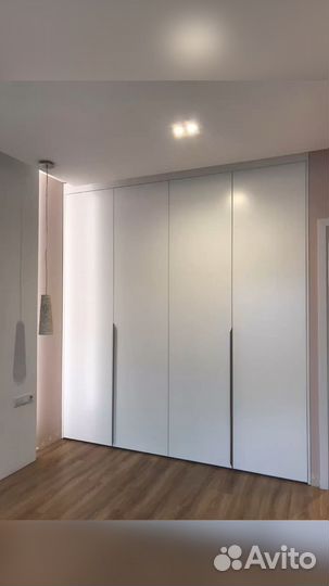 Распашной шкаф