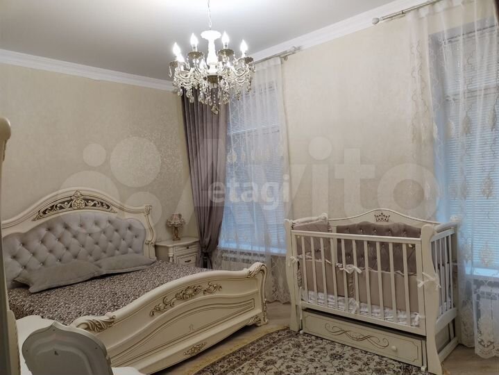 2-к. квартира, 77 м², 1/3 эт.