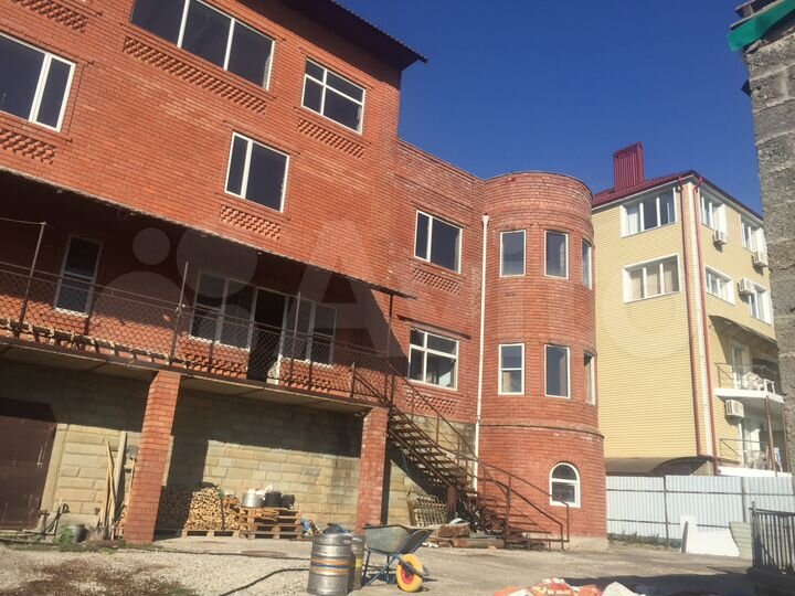 Дом 792 м² на участке 11 сот.