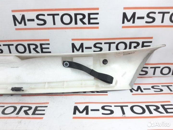 Обшивка стойки передняя правая Mercedes-Benz