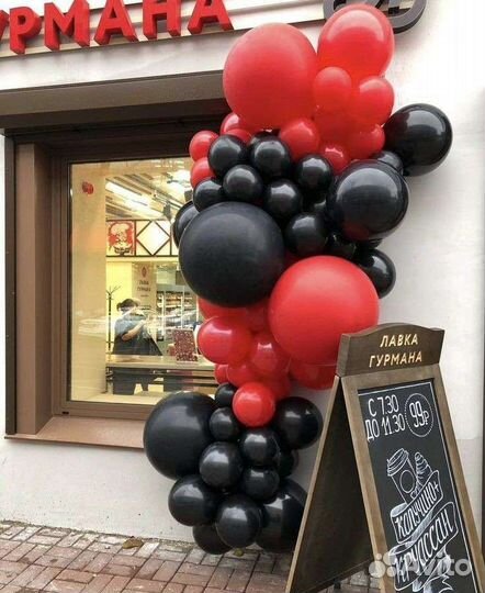 Арка из шаров на открытие магазина оформление