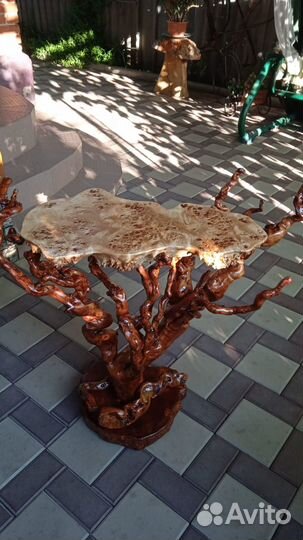 Столик или подставка под цветы