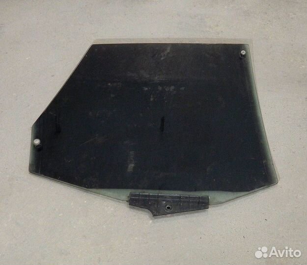 Стекло двери задней левой Audi 80 B3