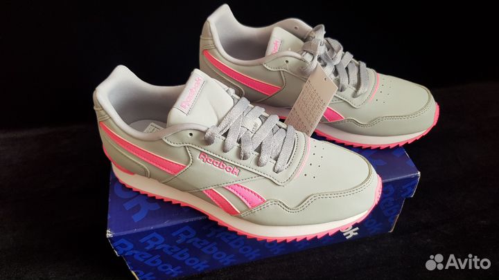 Кроссовки женские 37 размер новые