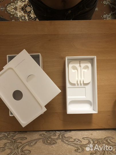 Коробка от iPhone se20 и 5s