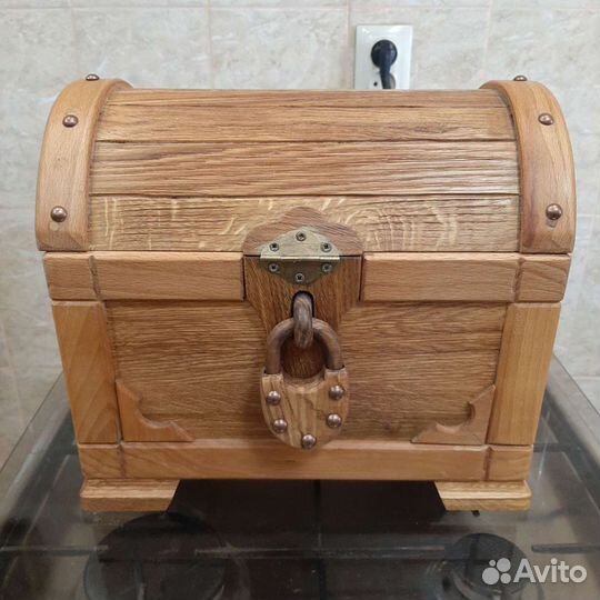 Сундук деревянный