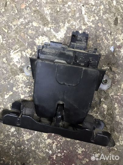 Замок крышки багажника Ford Focus 3