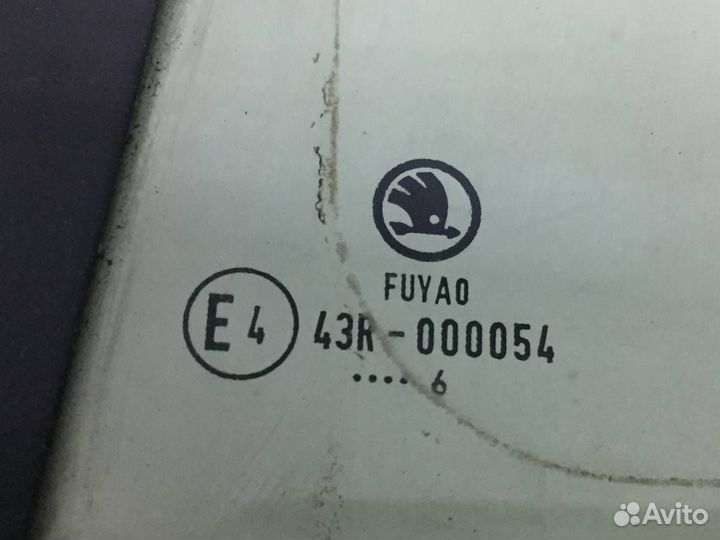 Стекло двери задней левой форточка Skoda Rapid 201