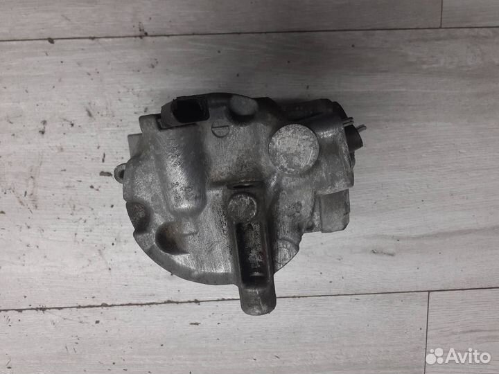 Компрессор кондиционера Volkswagen Jetta 5