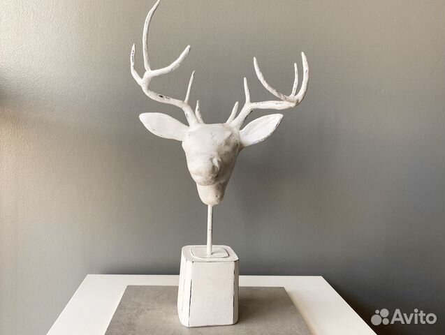 Олень декоративная статуэтка белая