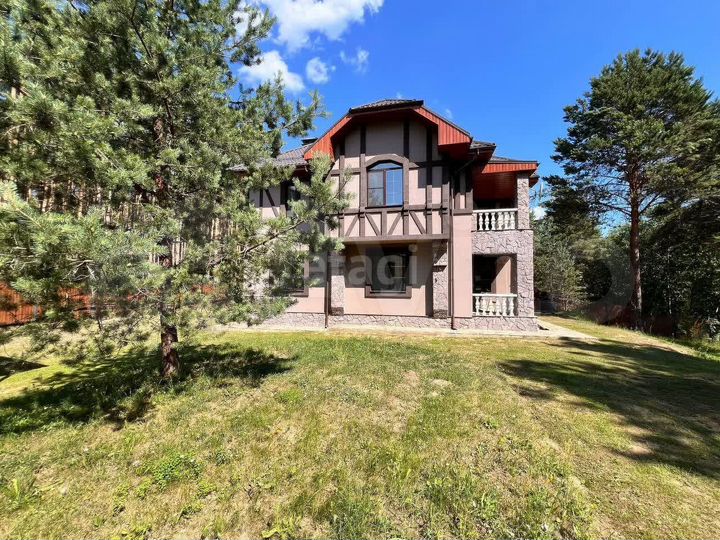 Коттедж 416 м² на участке 20 сот.