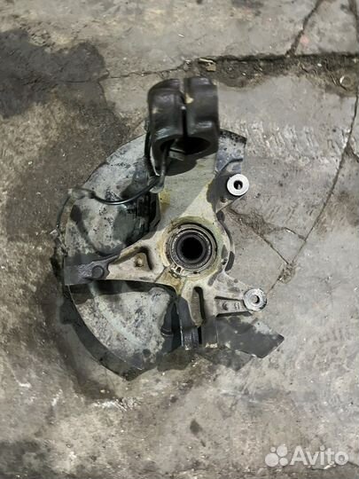 Поворотный кулак левый Renault Megane 2