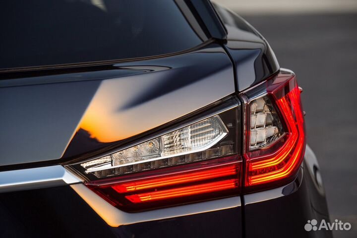 Фонарь задний правый lexus rx4