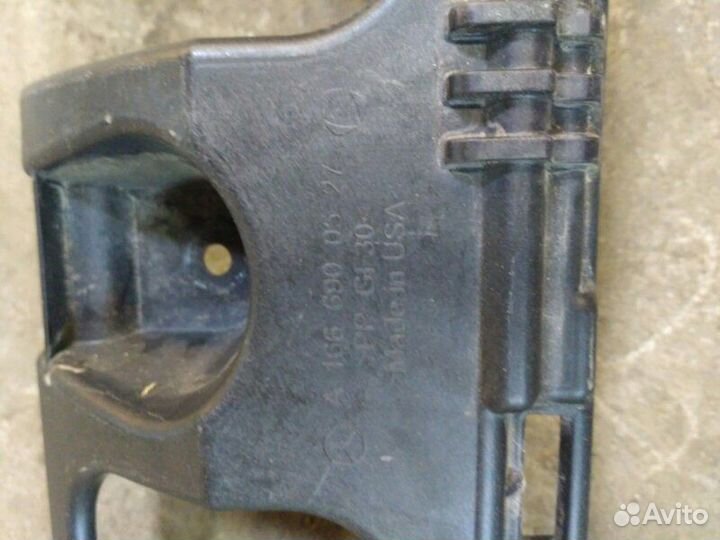 Кронштейн порога правый Mercedes-Benz Gl-Class