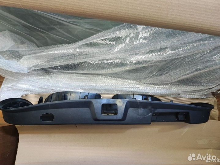 Обшивка двери багажника Outlander 4 GM 2022