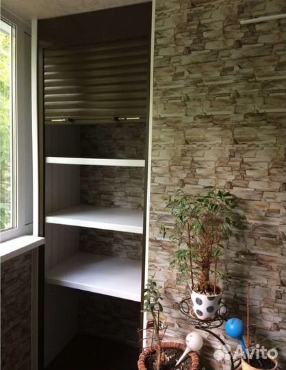 Шкаф на балкон встроенный с рольставнями