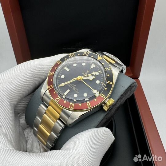 Часы Tudor Black Bay