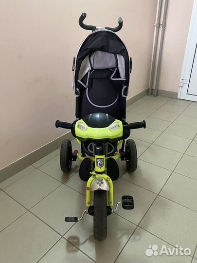 Трехколесный велосипед с ручкой