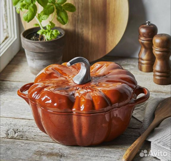 Кастрюля чугунная staub