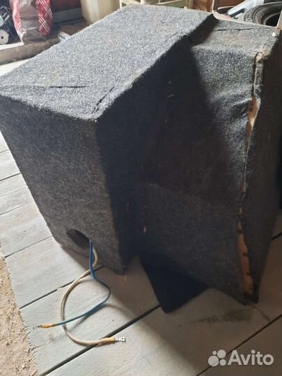 Автомобильный сабвуфер