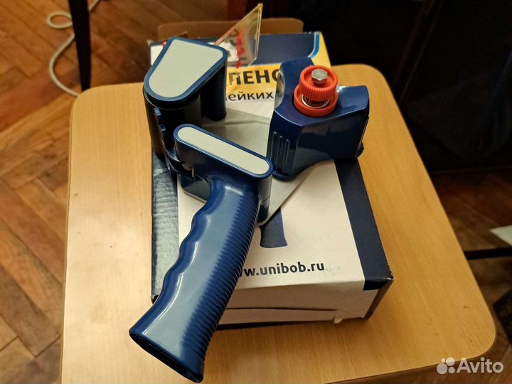 Диспенсер для скотча