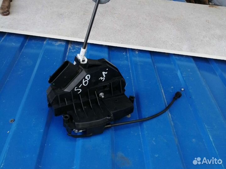 Замок дверной на Volvo S60 2