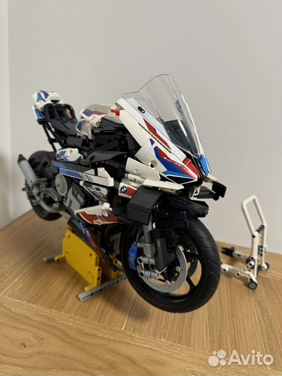 Lego Technic 42130 BMW M 1000 RR оригинал