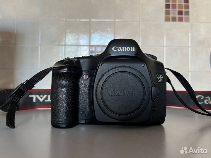 Зеркальный фотоаппарат Canon 5D