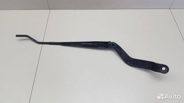 Поводок стеклоочистителя передний левый Nissan Blu