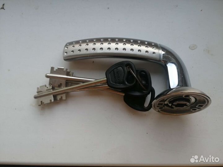 Дверь входная металлическая новая