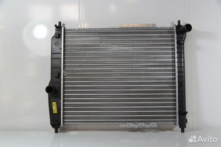 Шевроле Авео Т200 радиатор охлаждения 04-07г 1,2л