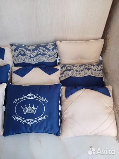 Бортики, постельное в кроватку, конверт на выписку