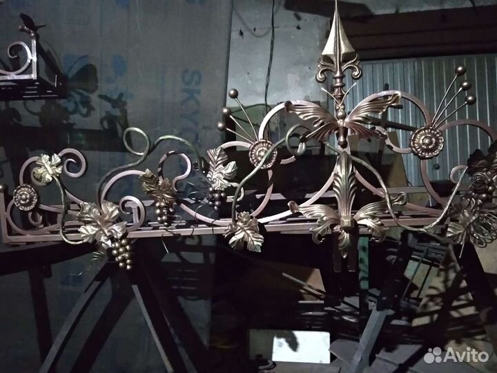 Цветочница кованая