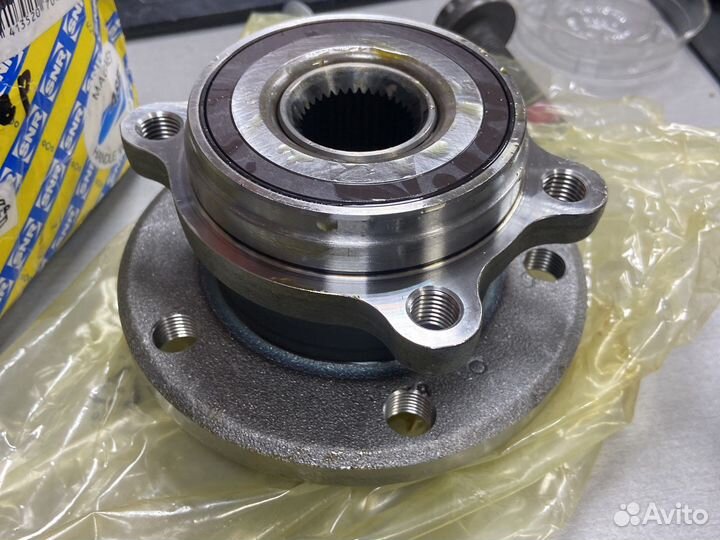 Передний ступичный подшипник snr R154.56