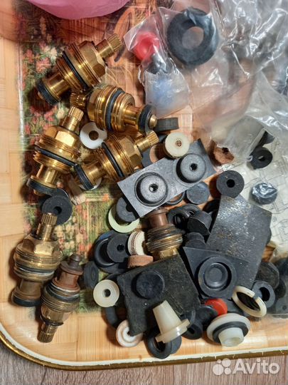 Прокладки и кранбуксы цена за все