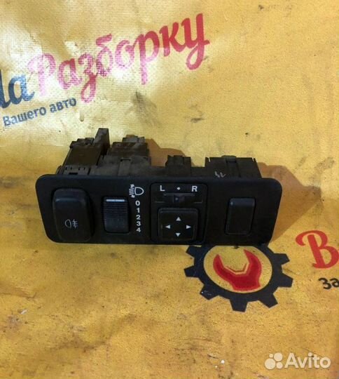 Блок управления зеркалами Mitsubishi Carisma седан