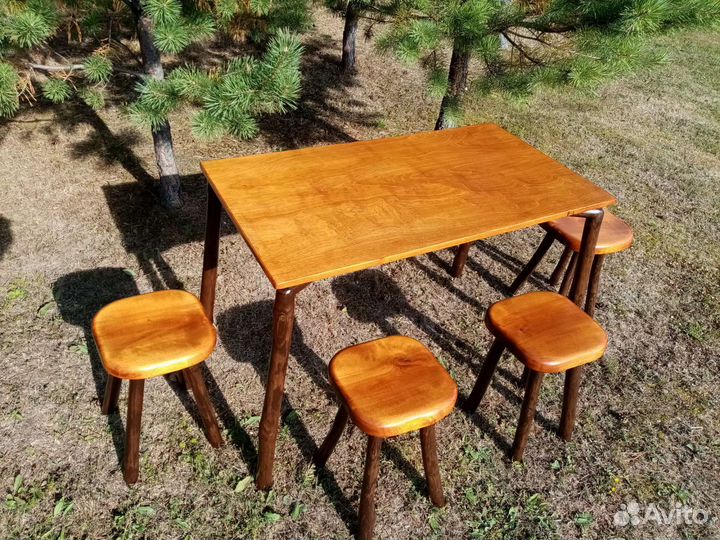 Стол кухонный с табуретами