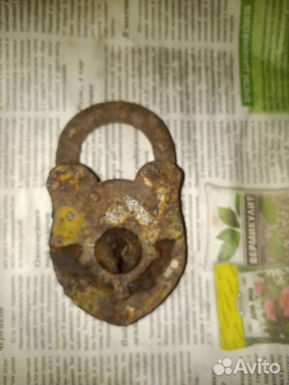 Замок, копанина, старинный