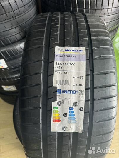 Michelin Pilot Sport 4 S 285/30 R22 и 255/35 R22 101Y