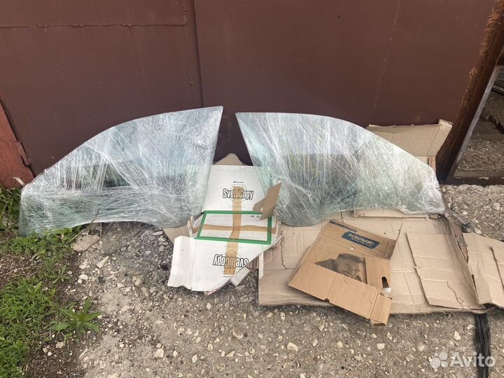 Стекла дверей передние и задние BMW