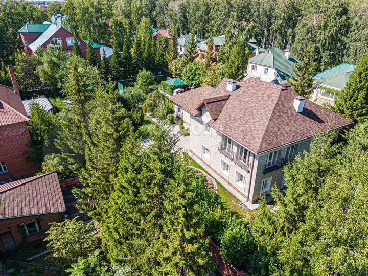 Коттедж 511 м² на участке 17 сот.