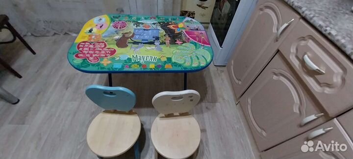 Детский стол и 2 стула
