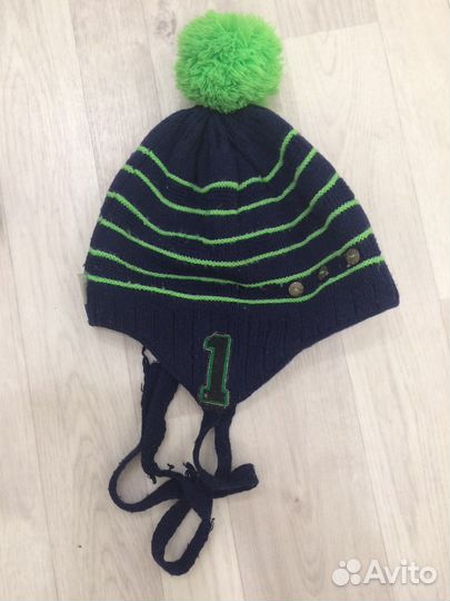 Шапка зимняя и демисезонная,варежки непромокайки