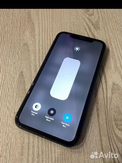 Телефон iPhone 11