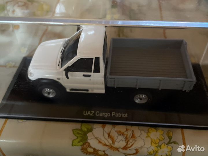 UAZ Cargo Patriot DiP. 1/43