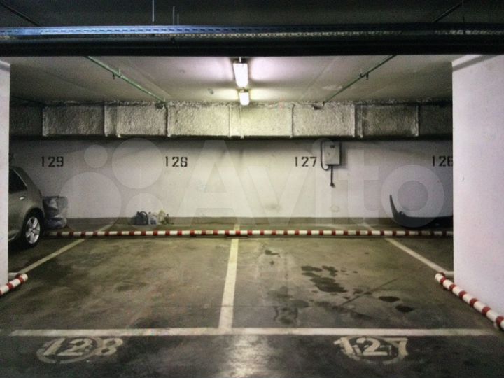 Машиноместо, 30 м²